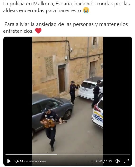 Captura de Twitter del video donde los policcías de Mallorca están bailando y cantando para animar a las personas