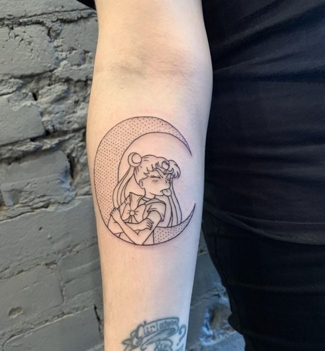Tatuaje sin relleno de Serena Tsukino de Sailor Moon