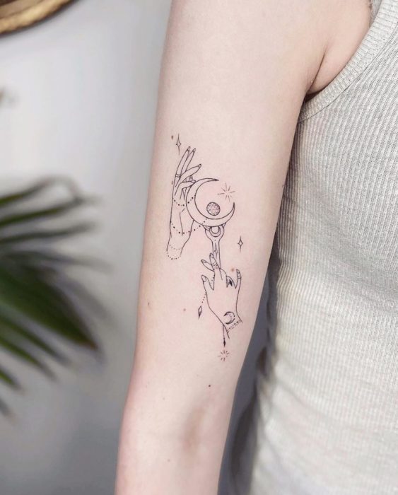 Tatuaje sin relleno del cetro lunar de Sailor Moon