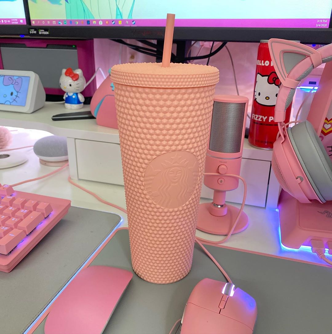 Starbucks lanza un lindo vaso rosa super instagrameable (y nos encanta)