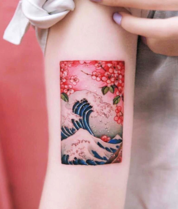 Tatuajes femeninos y con significado; la gran ola japonesa