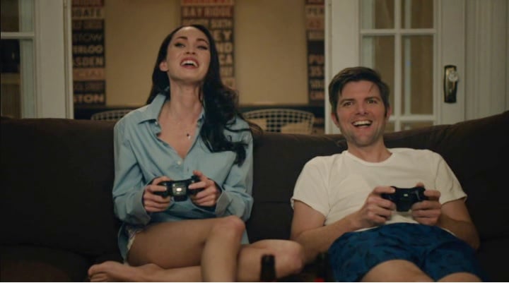 pareja jugando videojuegos