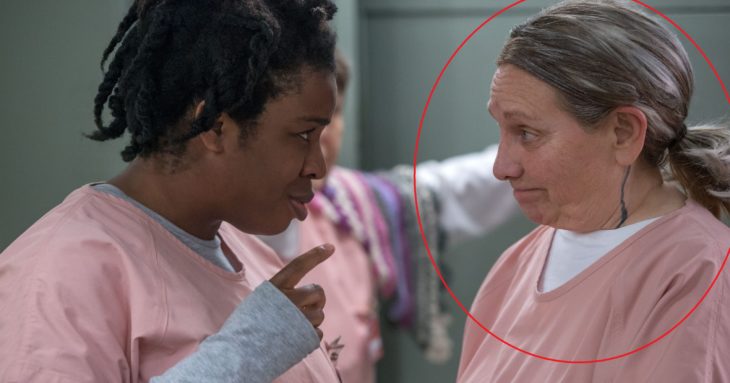 Frieda de Orange is the New Black con el cabello teñido por cloro