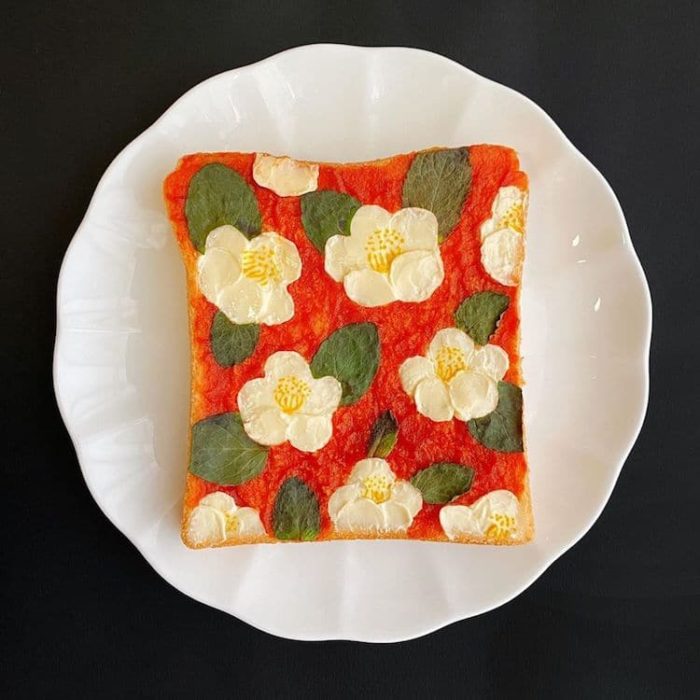 Pan tostado convertido en arte por Manami Sasaki