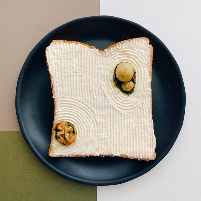Pan tostado convertido en arte por Manami Sasaki
