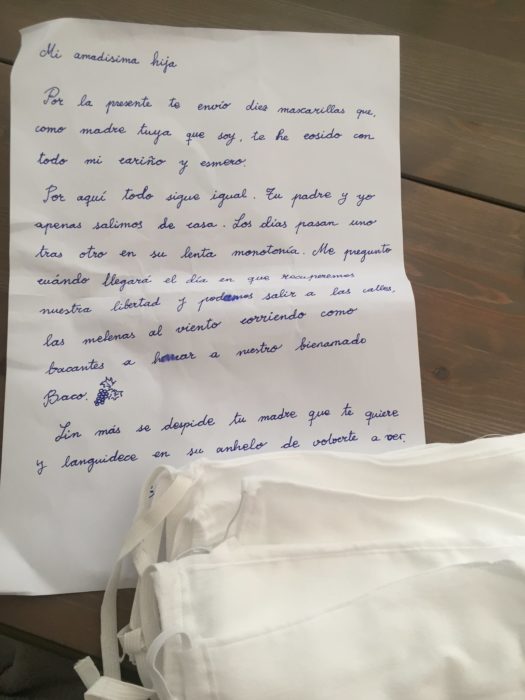 Carta de la madre de Inma y las mascarillas que cosió para ella