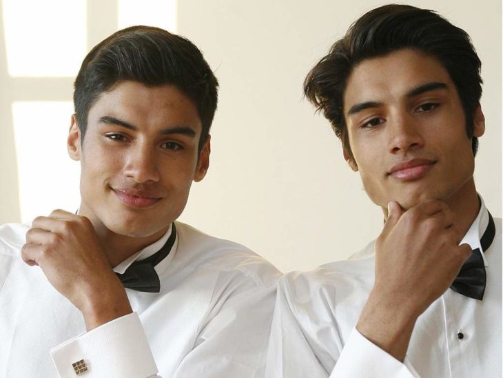 Siva y Kumar Kaneswaran llevando outfits similares