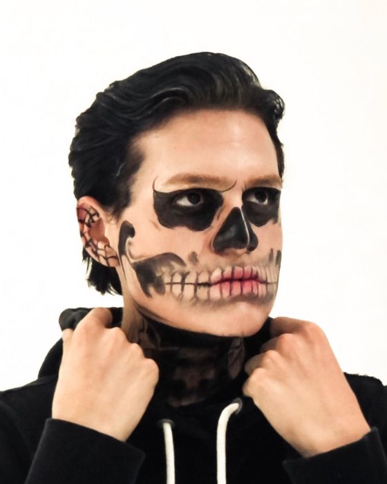 Usiel Guillermo, chico mexicano que se parece a Shrek humano; cosplay de calavera, Tate Langdon de American horror story