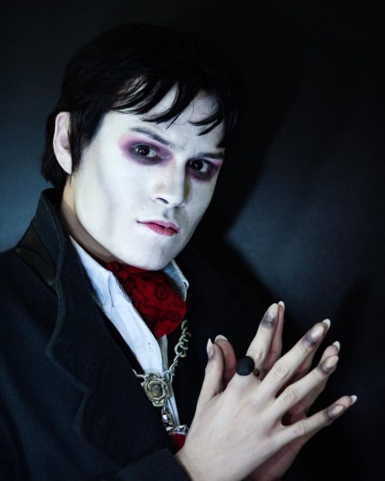 Usiel Guillermo, chico mexicano que se parece a Shrek humano; cosplay de Barnabas, Sombras Tenebrosas, Johnny Depp