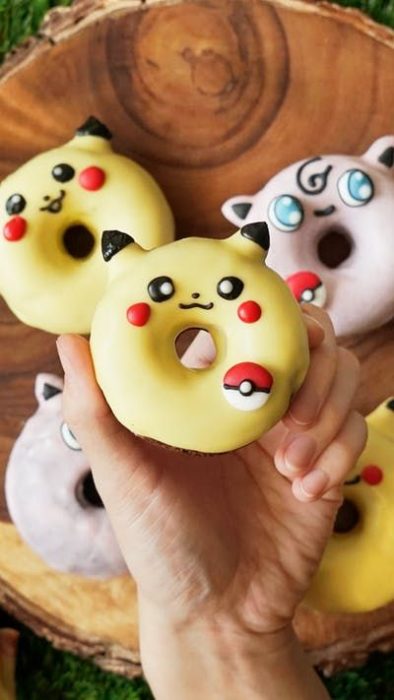 Donas decoradas con tematica de Pokemon