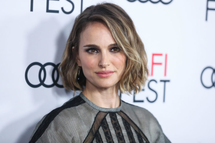 Natalie Portman en una alfombra de festival de cine 