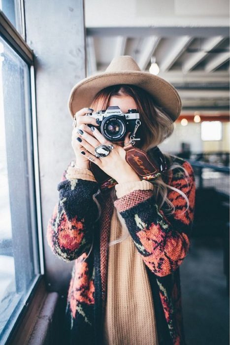 Chica tomando fotos