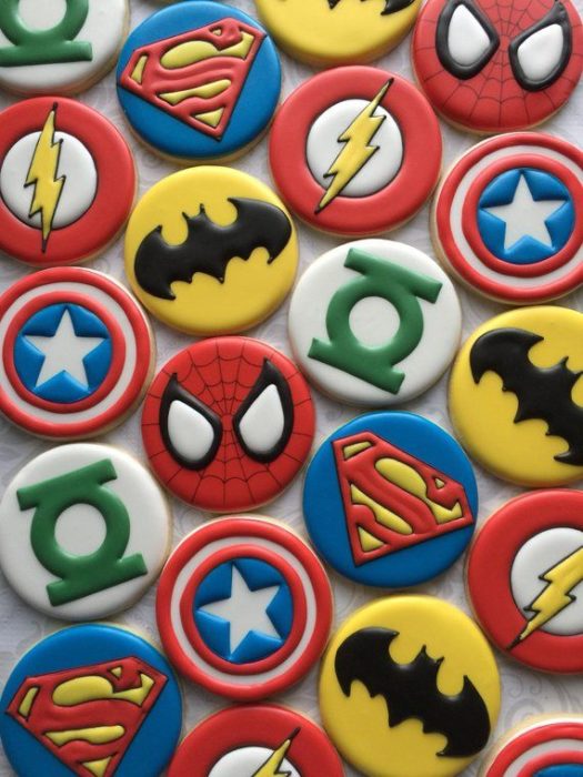 Galletas para festejar el día del niño de superheroes