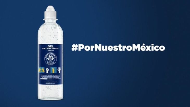 Botella de gel antibacterial distribuida por Grupo Modelo