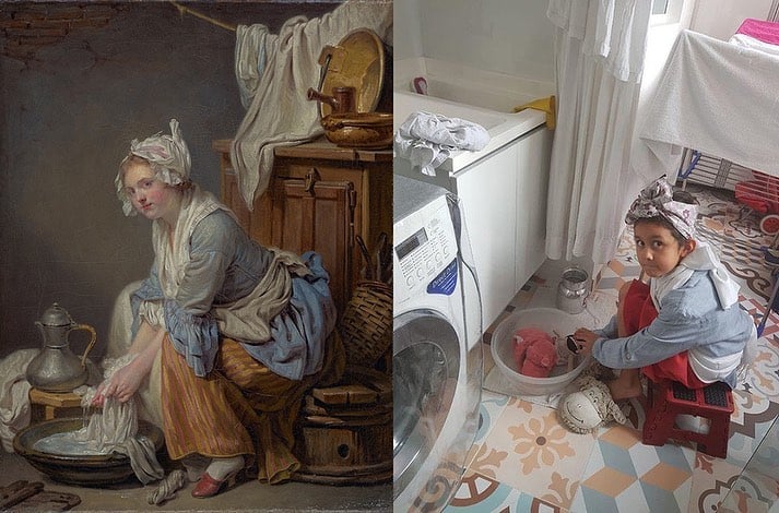 Niño imitando pintura en la que una mujer esta lavando ropa