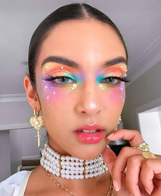 Maquillaje colorido estilo arcoiris 