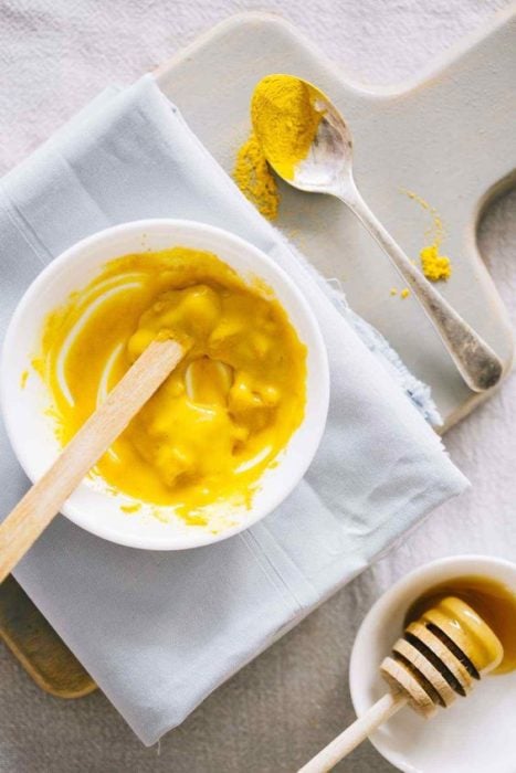 Mascarilla con miel y cúrcuma