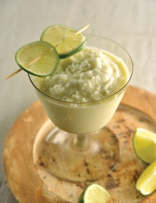 Nieve de limón con tequila casero