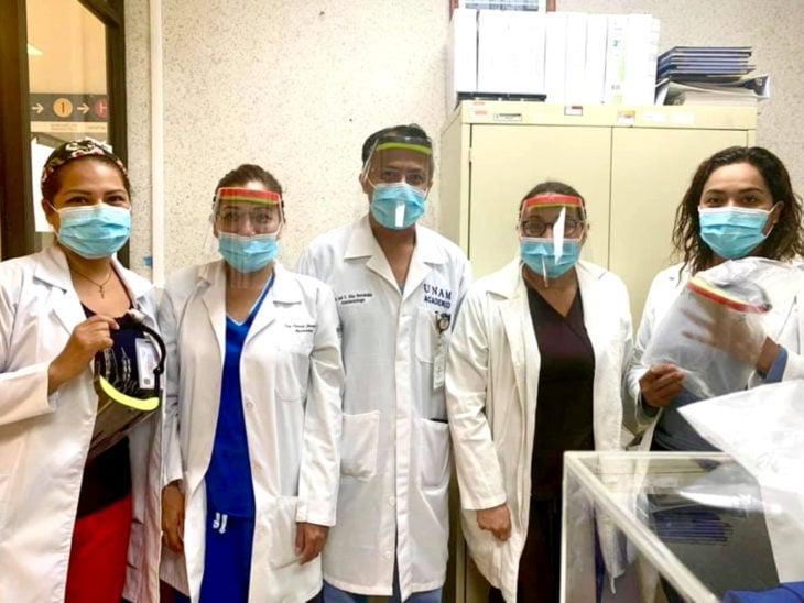 Niño Jorge Martínez Gracida fabrica máscaras y caretas para personal médico que lucha contra el Covid-19