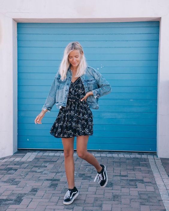 15 Outfits perfectos para usar con tenis de color neutro