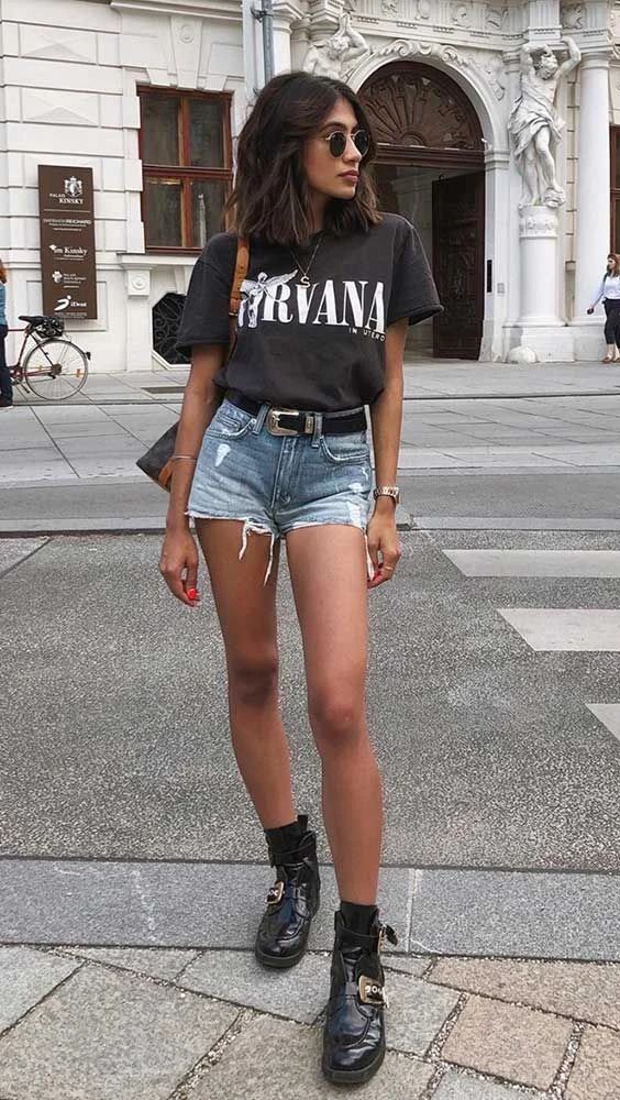 16 Outfits en negro que no te harán sudar ni te darán calor