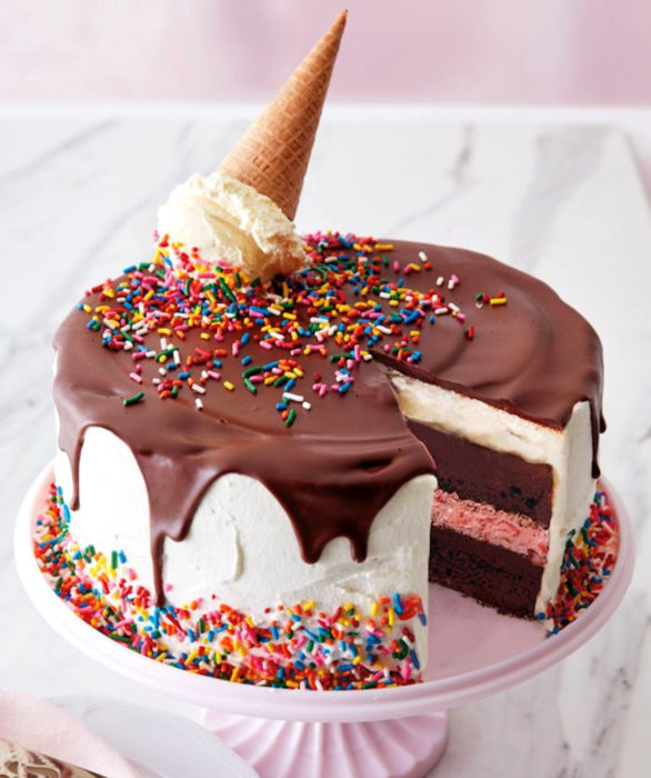 Pastel infantil de helado de nueve para el Día del Niño