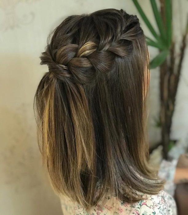 Peinado para cabello corto dos trenzas