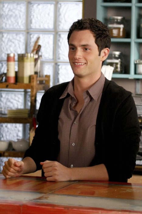 Dan Humphrey personaje de la serie Gossip Girl durante una escena 