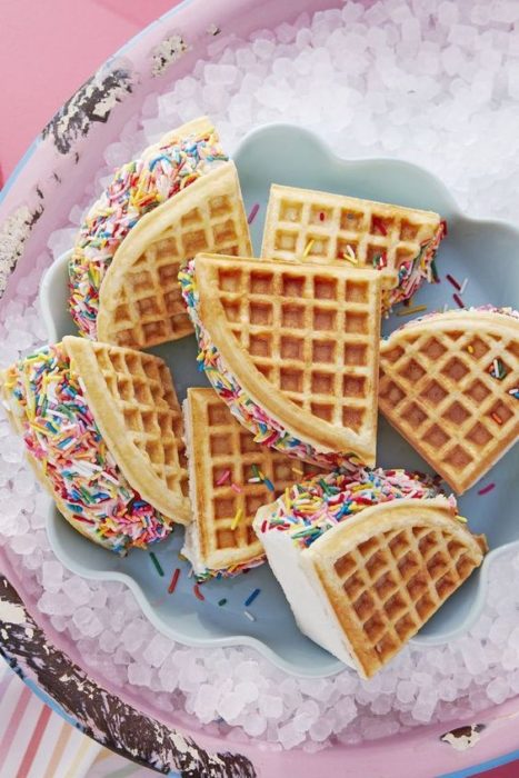 Sandwiches de helado con waffles 