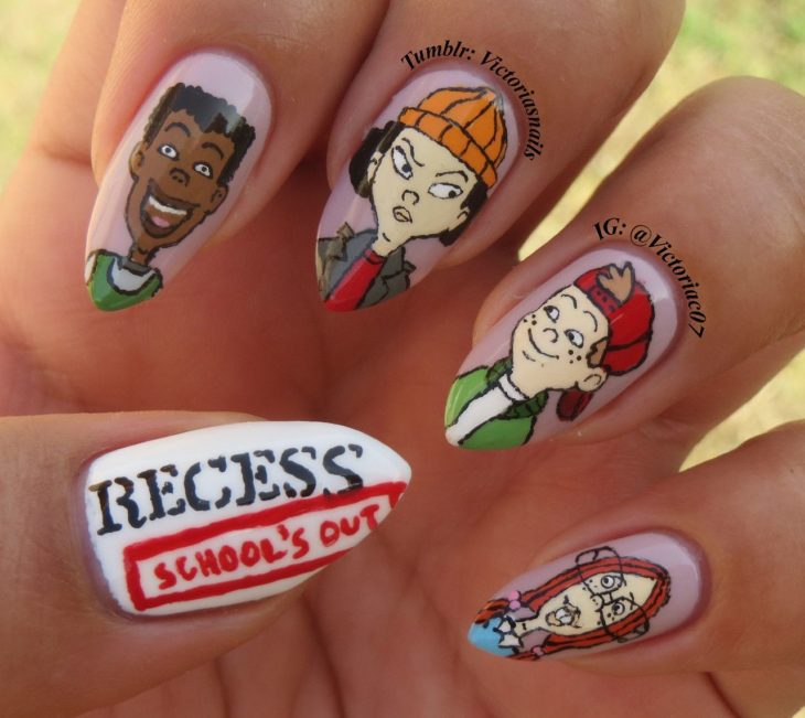 Manicura con diseño de la caricatura de Recreo