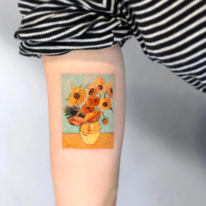 Tatuajes para regalarle a mamá el 10 de mayo; Girasoles de Vincent Van Gogh