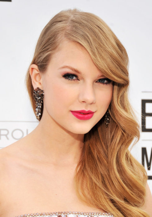 Taylor Swift con cabello suelto