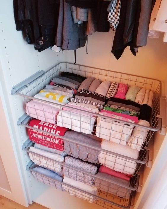 Ideas bonitas para que tu closet sin puertas no sea vea feo