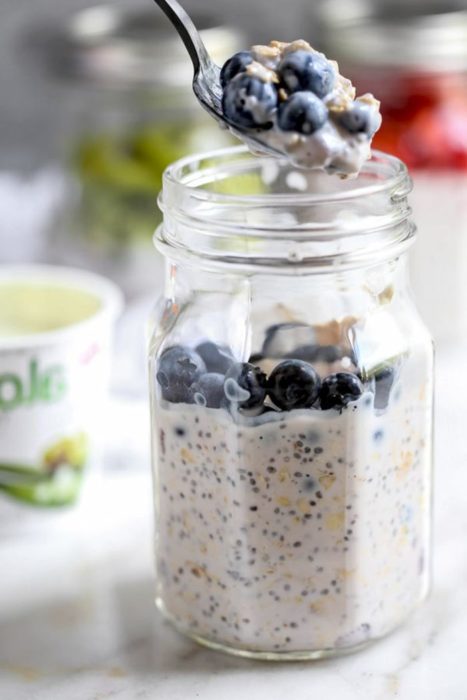 Snack saludable de yogur con chia