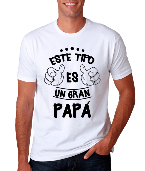 Playera de regalo para el día del padre con la frase "Este tipo es un gran papá"