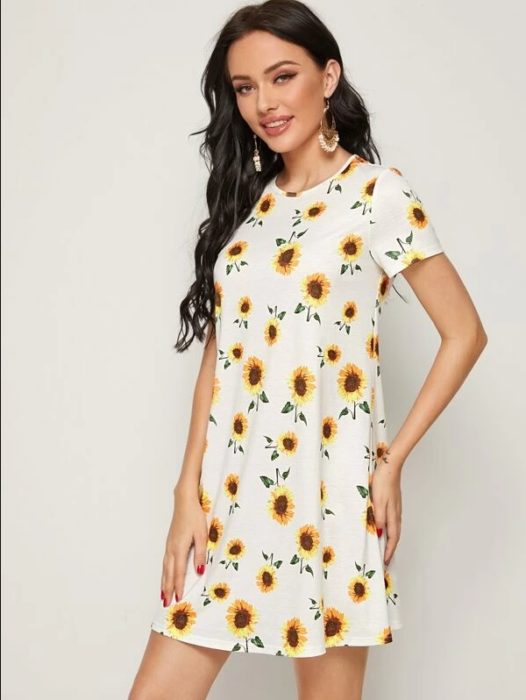 Vestido corto con estampado de girasoles