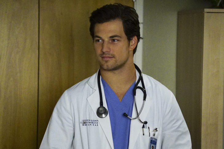 Escena de Grey's Anatomy donde aparece Andrew DeLuca