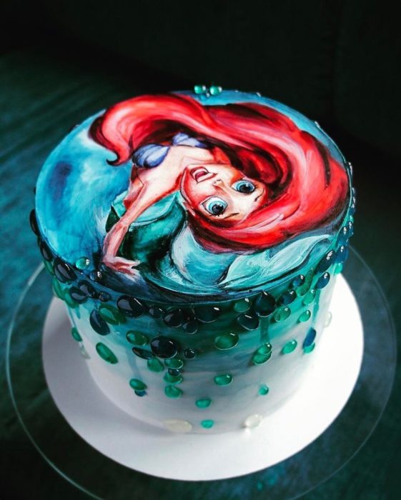 Pastel decorado, inspirado en Ariel de la película de La Sirenita