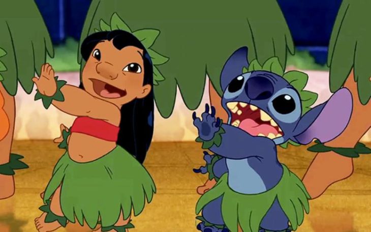 Lilo y Stich bailando hawainao