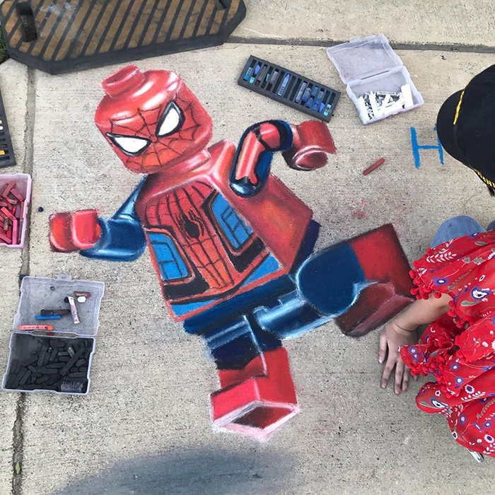 Spiderman lego dibujado con tiza
