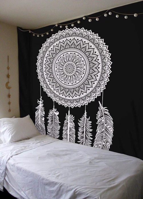 Mandala en pared de habitación