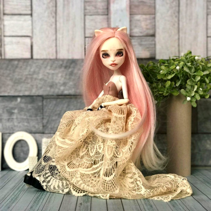 Artista rusa Arty Ooak Dolls tranforma muñecas Monster High en personajes de caricaturas y películas