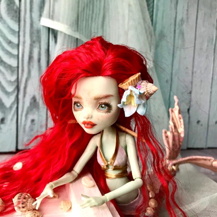 Artista rusa Arty Ooak Dolls tranforma muñecas Monster High en personajes de caricaturas y películas; Ariel, La Sirenita