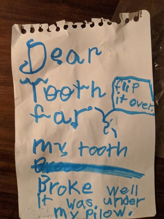 Niña le pide a su mamá hacer un cubrebocas para el hada de los dientes 