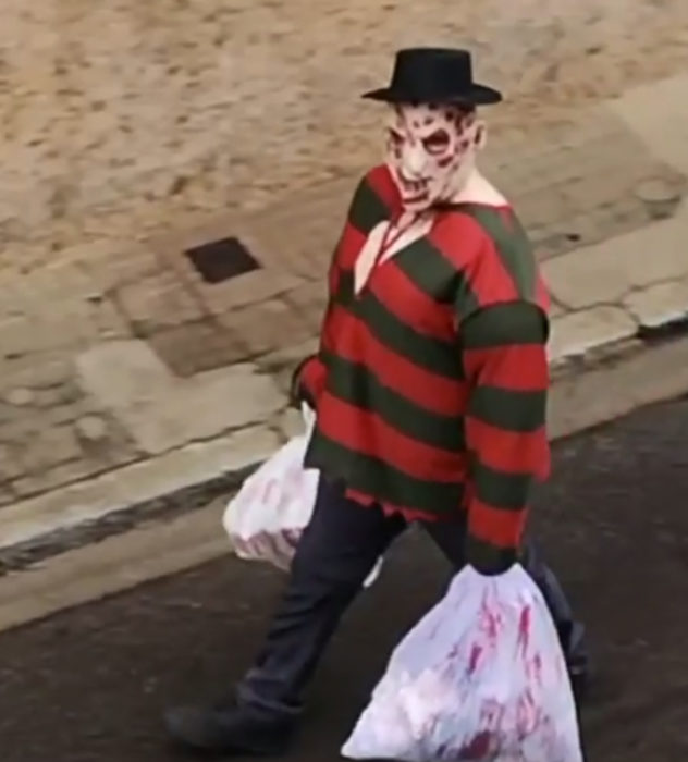 Papá e hija salen disfrazados a la calle durante cuarentena; Freddy Krueger