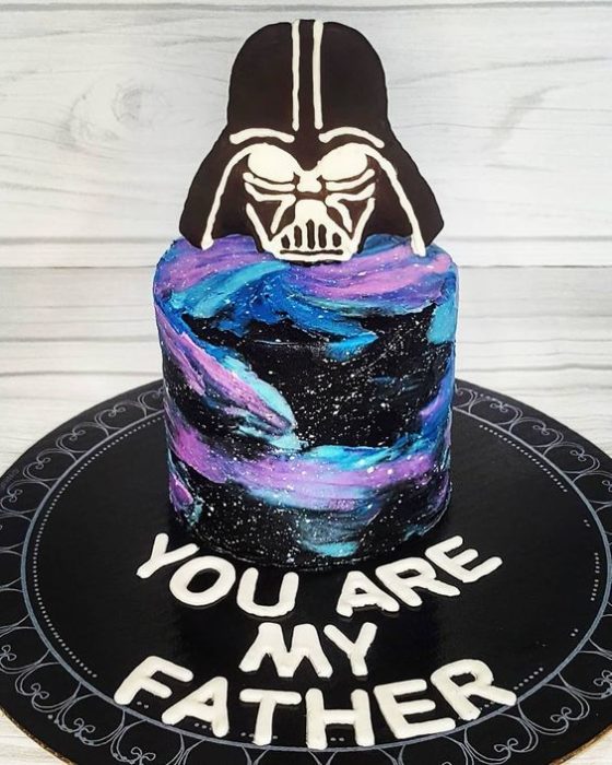 Pastel de chocolate decorado de Star Wars