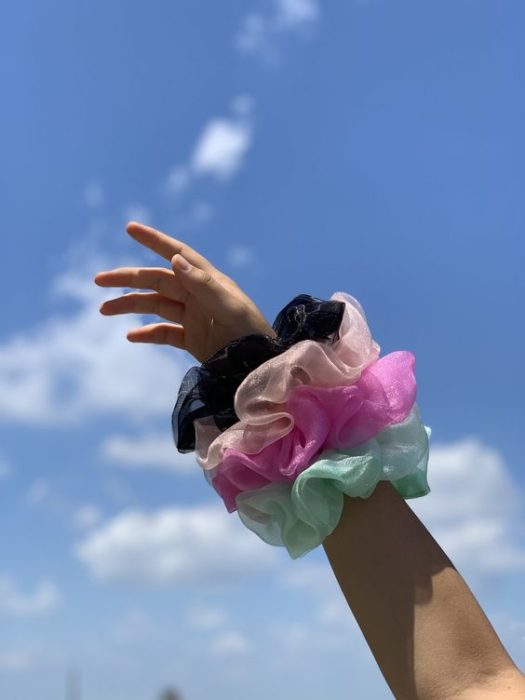 Scrunchies gigantes de colores