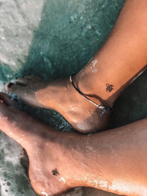 15 Ideas pequeñas y discretas para tatuarse en pareja 15 Ideas pequeñas y discretas para tatuarse en pareja