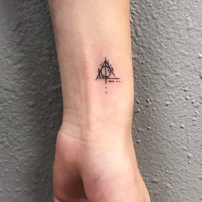 Tatuajes pequeños en la muñeca; Harry Potter, Las reliquias de la muerte