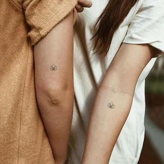 Tatuajes para parejas flor de loto